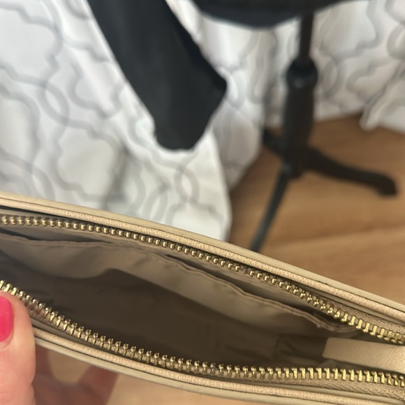 3-way Style Adjustable Crossbody Bag (Like New!!!) - Picture 4 of 8